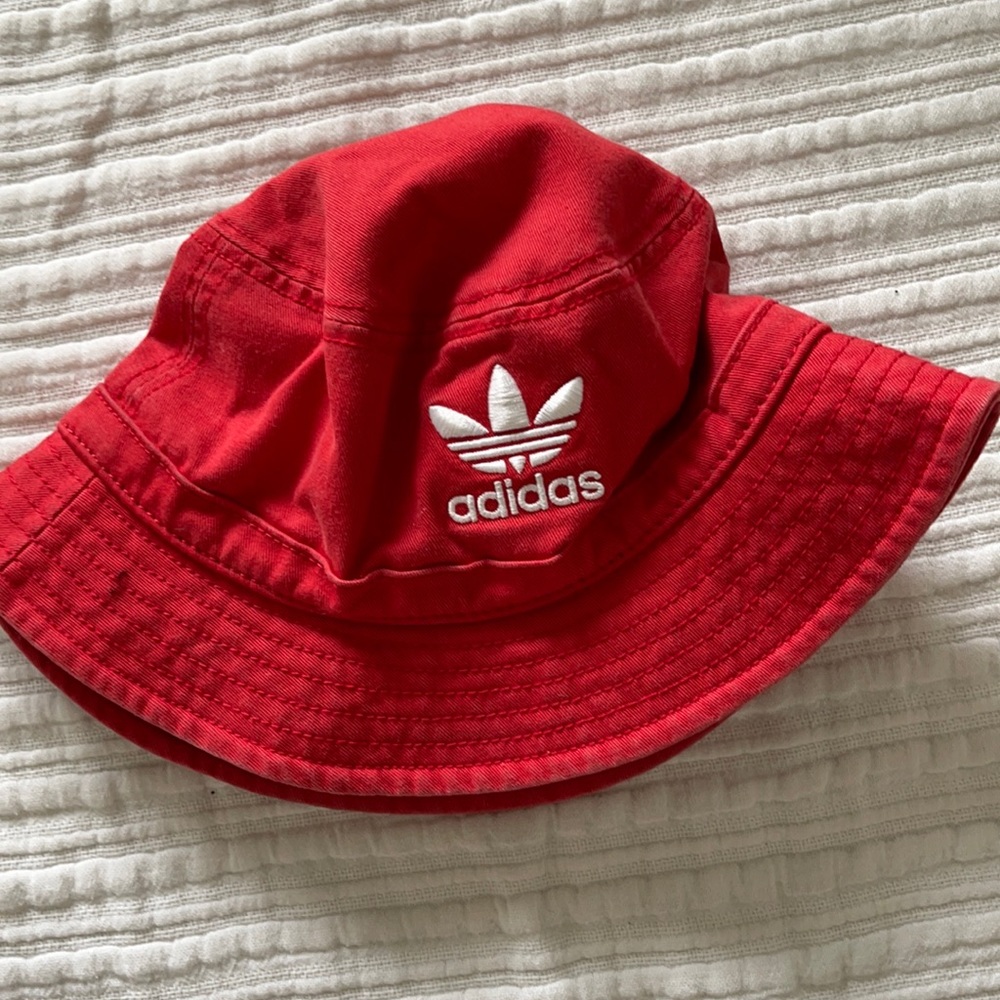 Bucket hat